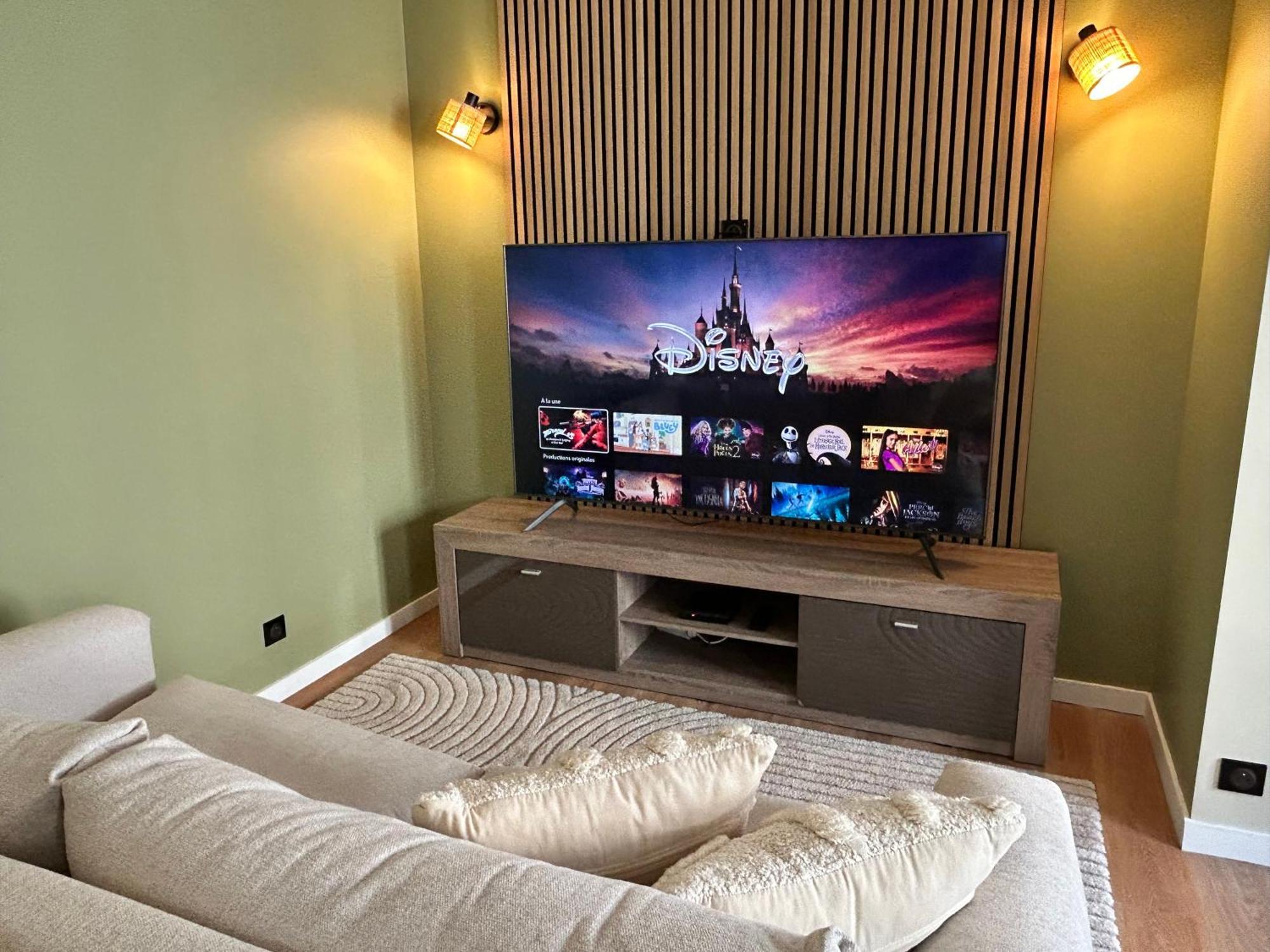 נואזי-לה-גראן Sweet And Comfy In Hyper City Center With Netflix, Prime And Disney Plus Included מראה חיצוני תמונה