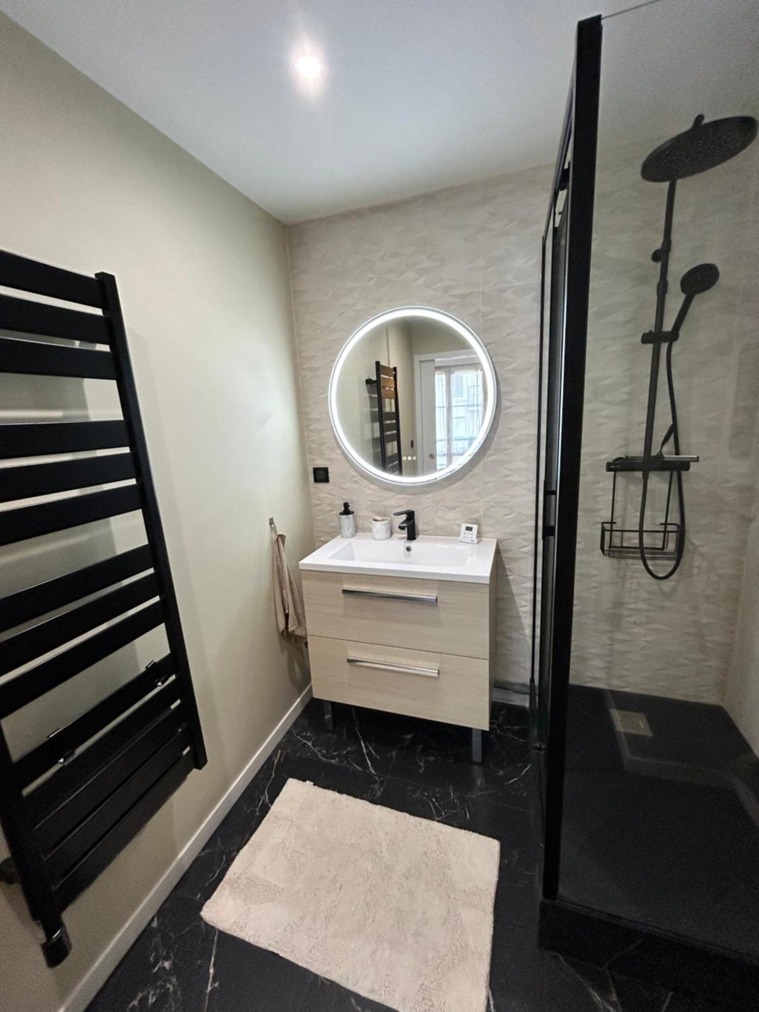 נואזי-לה-גראן Sweet And Comfy In Hyper City Center With Netflix, Prime And Disney Plus Included מראה חיצוני תמונה