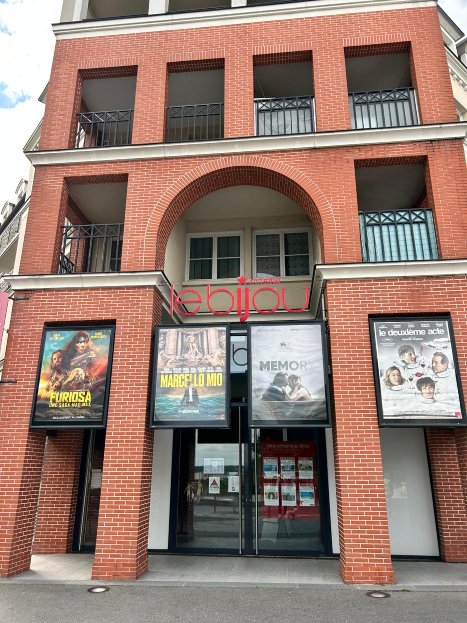 נואזי-לה-גראן Sweet And Comfy In Hyper City Center With Netflix, Prime And Disney Plus Included מראה חיצוני תמונה